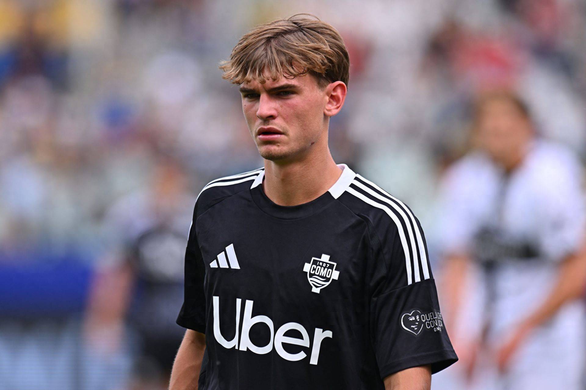 赛场并继续 赛场并继续